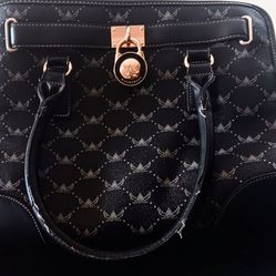 Black Purse 