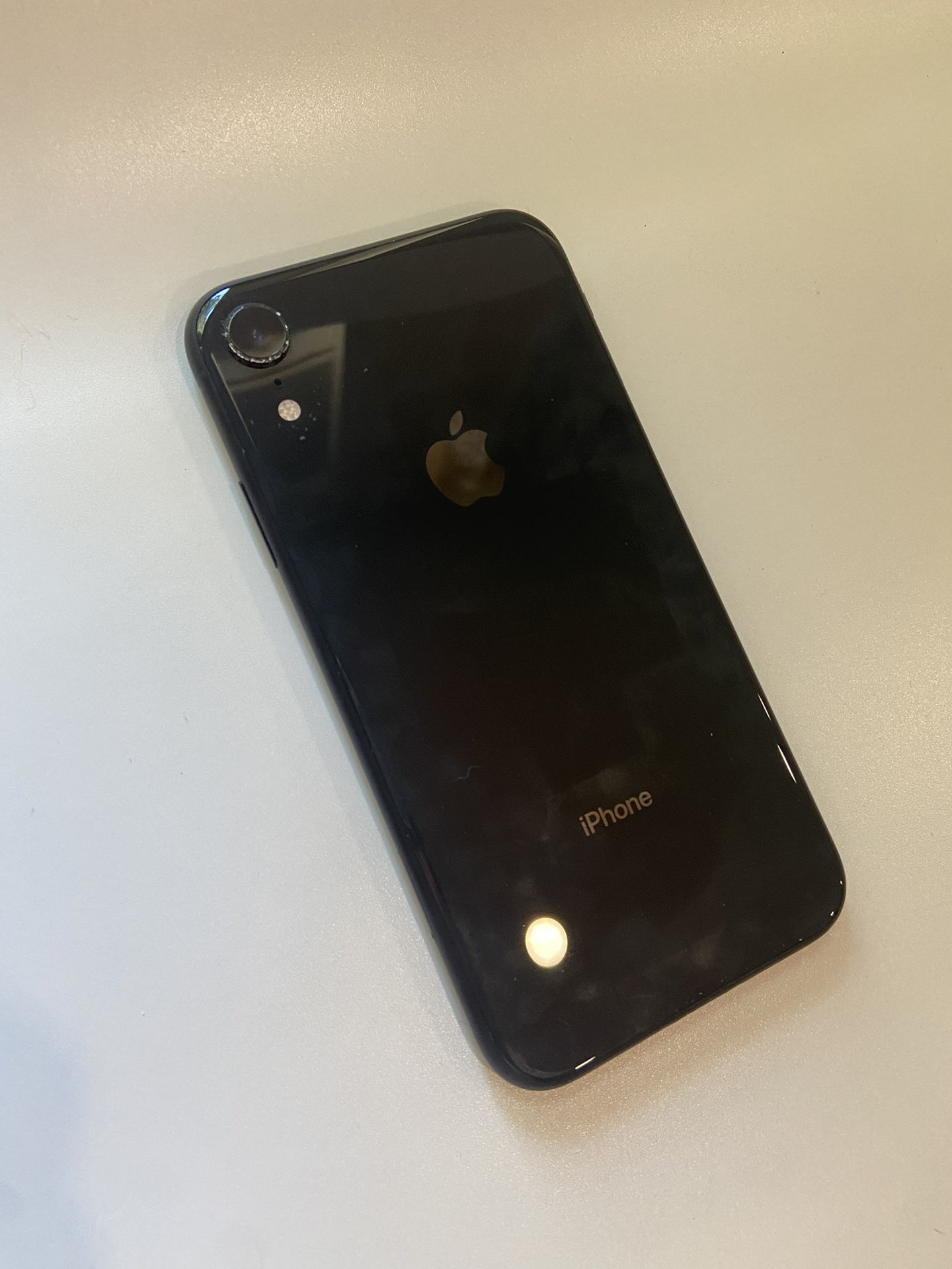 iPhone XR - UNLOCKED 64GB