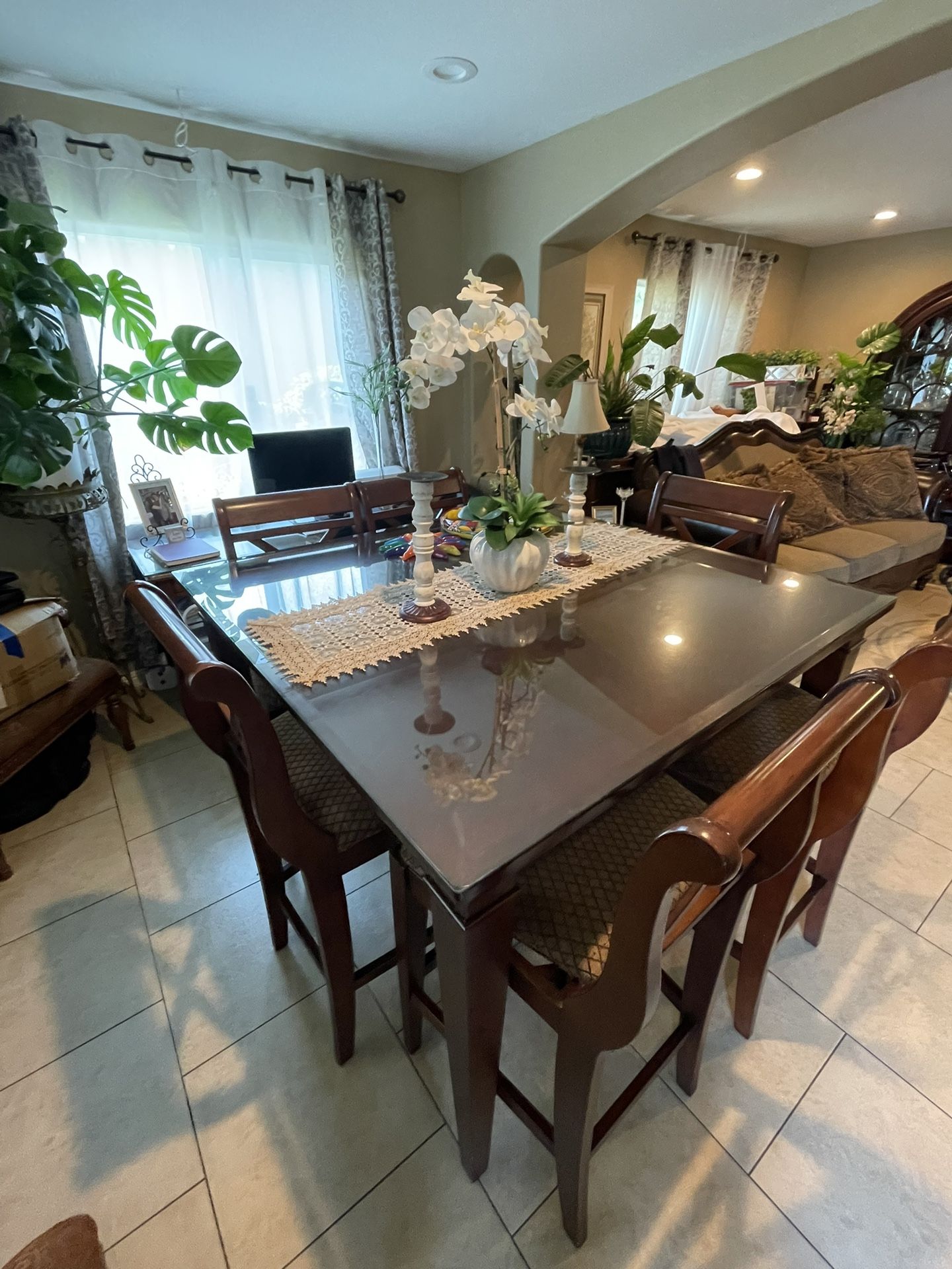 Beautiful Dining Table Set! - Great Condition $600 OBO