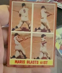 1962 Topps Roger Maris #313 “Maris Blasts 61st”