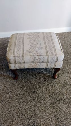Upholstered Ottoman With Solid Wood Legs