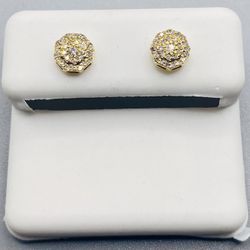 10kt Gold And Diamond Floral Earrings 