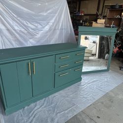 Dresser With Mirror 