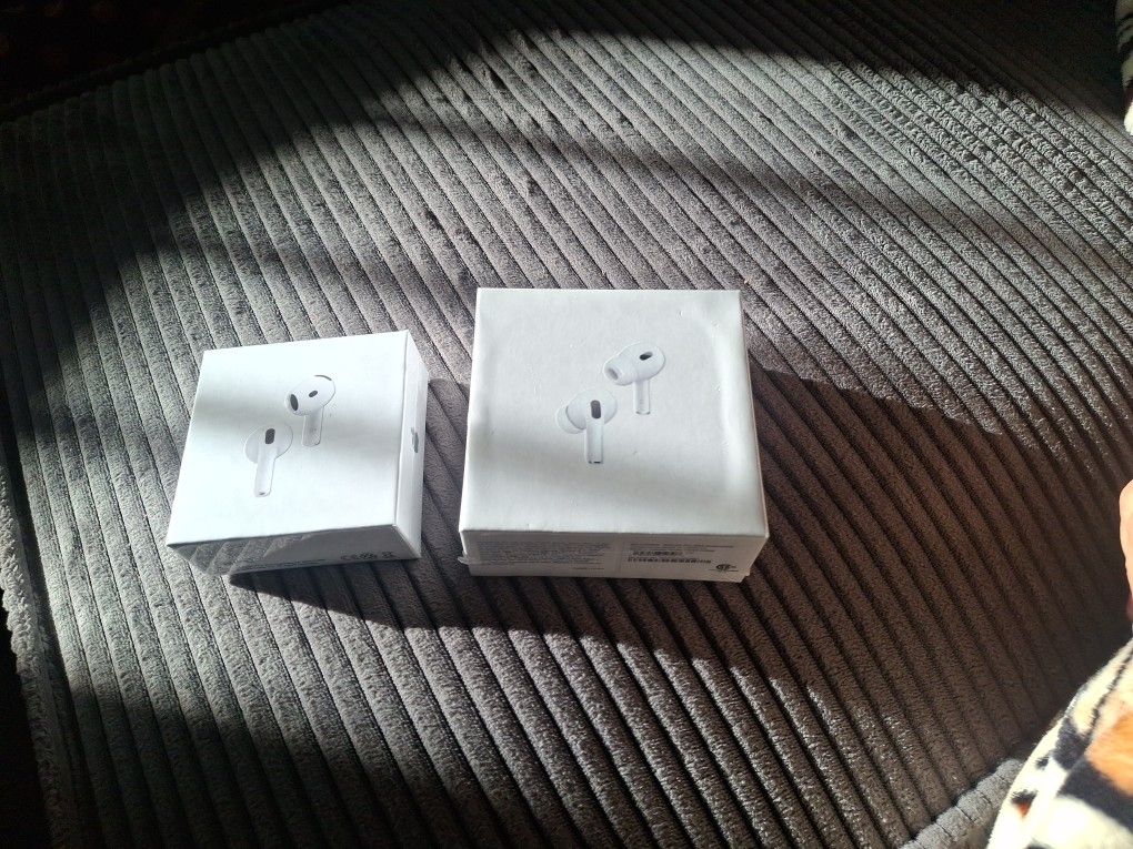 Airpods 2nd @ 4nd