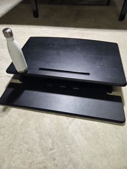 Sit Stand Adjustable Computee Desk very good Condition,
