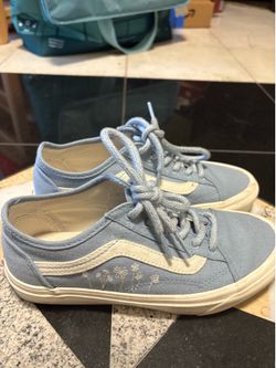 Vans shoe size 6 Women