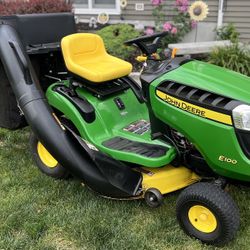 John Deere E100 42” Lawn Tractor
