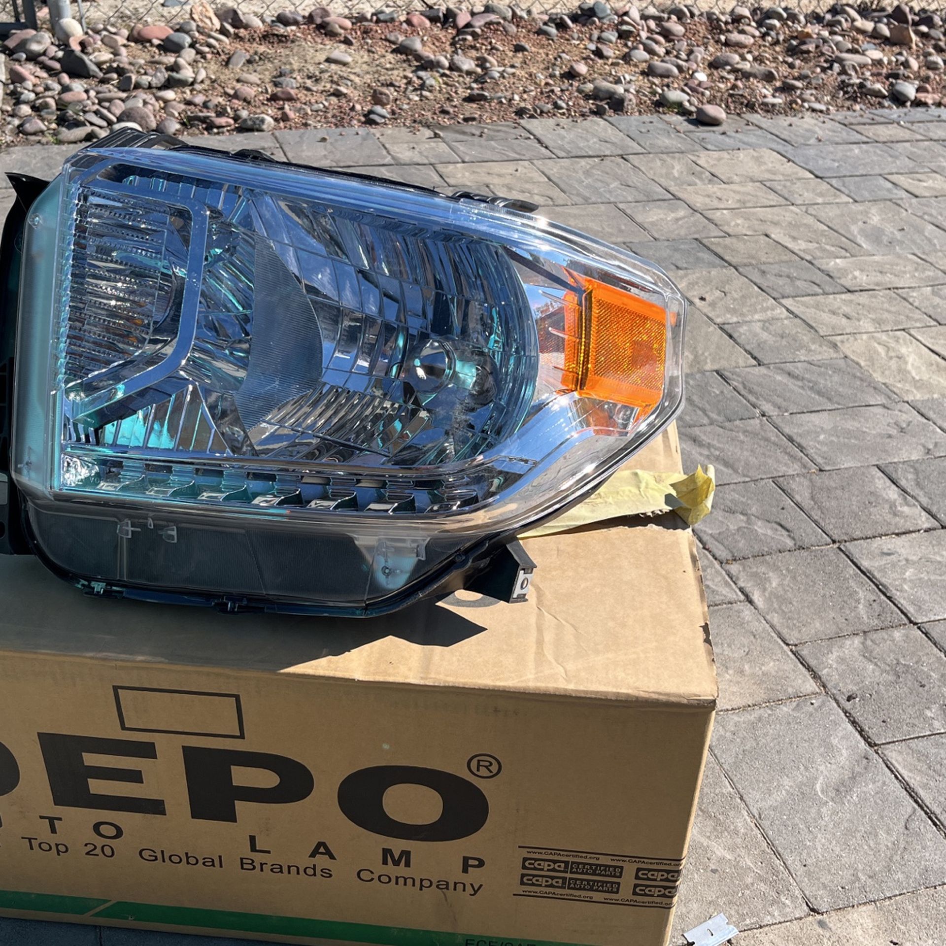 Toyota Tundra Headlight