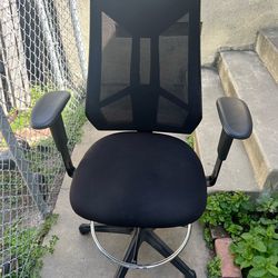 OFFICE CHAIR