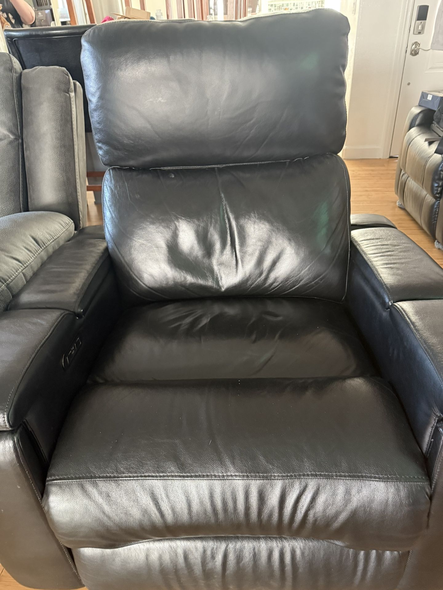 2 Recliners