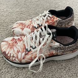 Altra Women’s Tennis Shoes 