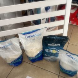 Cocoa Butter, Shea Butter, Dead Sea Salt, Pink Sea Salt, Citric Acid 