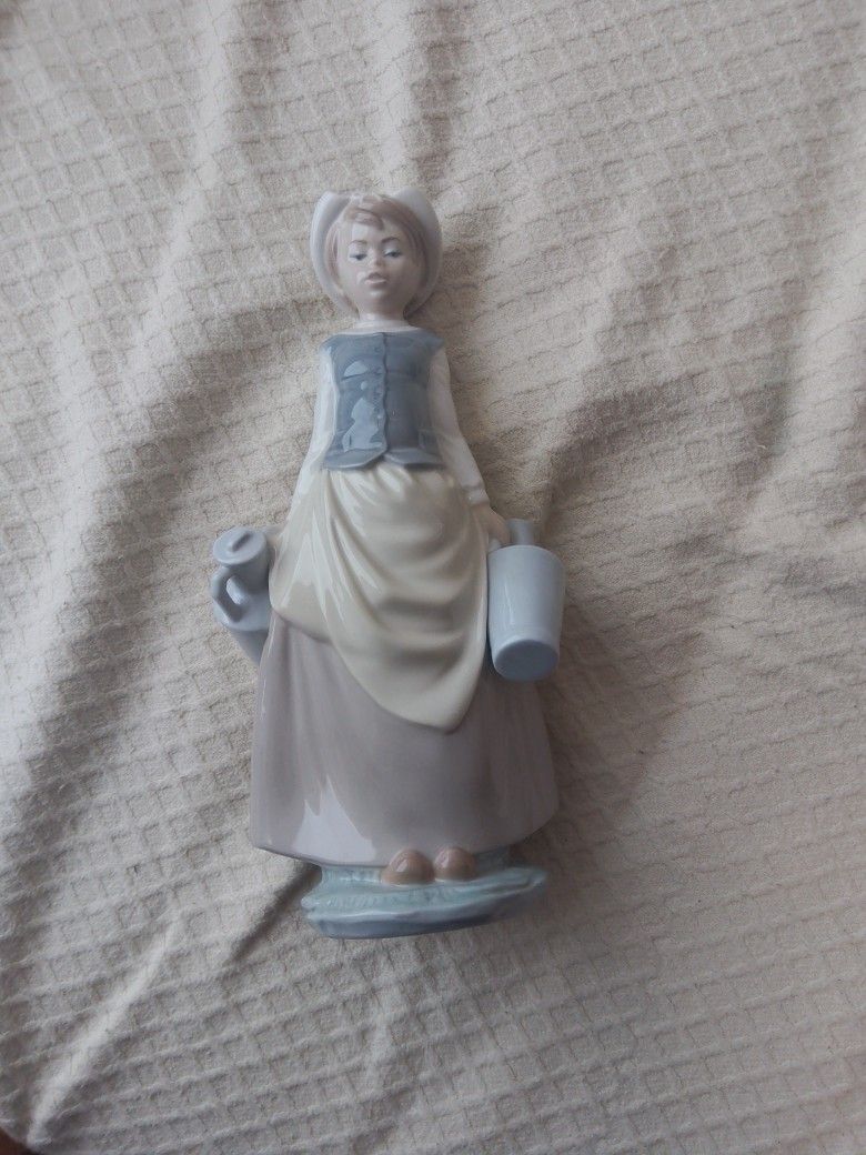 Lladro Figurine 