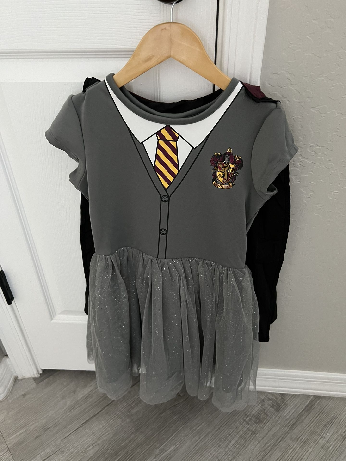 Gryffindor dress with cape size 7/8