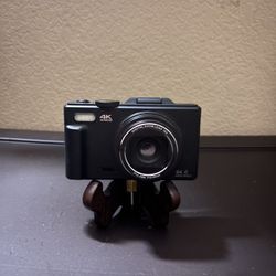 Vlog Camera + Tripod  *(READ DESCRIPTION) 