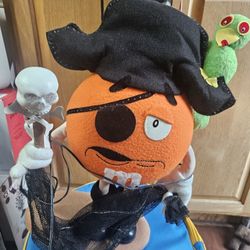 M&M PIRATE FIBER OPTIC HALLOWEEN CHARACTER 2004