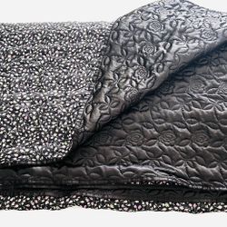 Barely Used Betsey Johnson King Size Black Floral Bed Cover Quilt With 2 King Shams