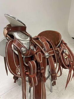 Nueva Y Elegante Montura En Fuste Y Herraje Plateado 