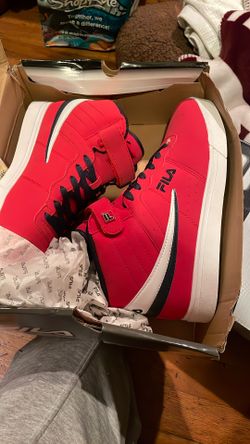 FILA    Men’s  Sneakers …. New Size 10 