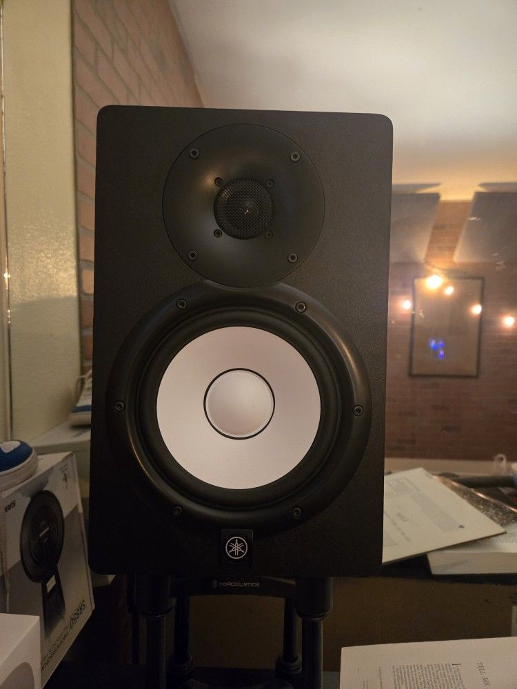 Yamaha HS7 New Monitor Speakers With Stand