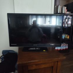 32-in Emerson TV With Remote