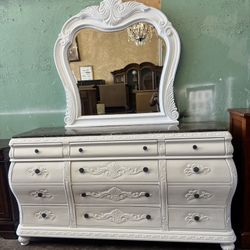 12 Drawer Dresser With Mirror