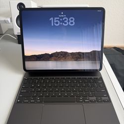 iPad Pro 13" M4 1TB Space Black Bundle – Pencil Pro + Magic Keyboard + Case