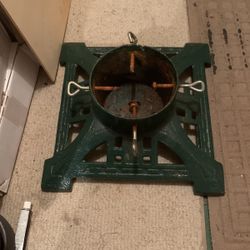 Antique metal tree stand