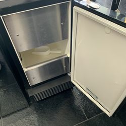 3Foot Tall Marvel Ice Making Machine