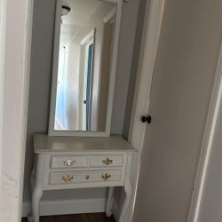 table with mirror