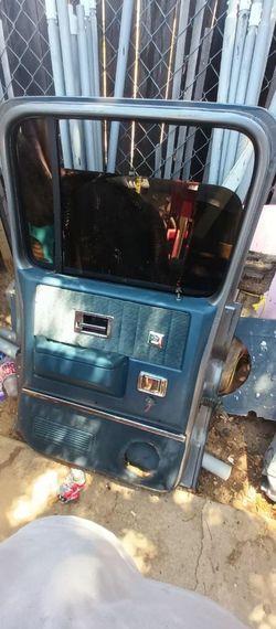 1991 Suburban Driver And Passenger Rear Door
