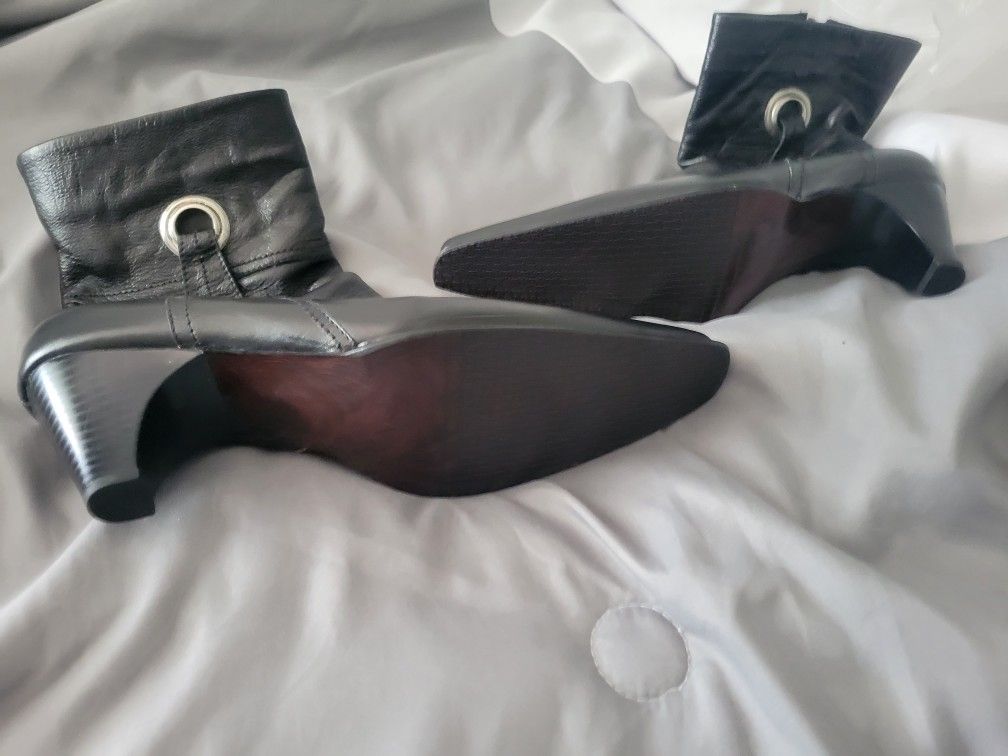 New black boots