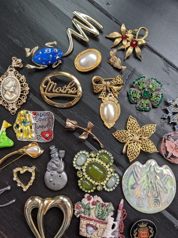 Lot Of Vintage Brooches#20