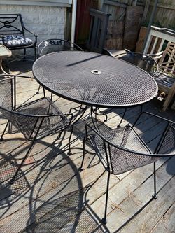 Round Metal Mesh Patio Table with Chairs