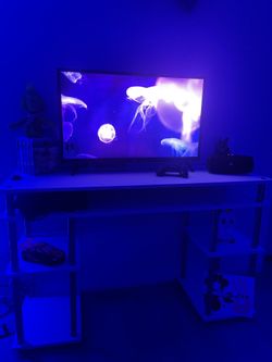 White Desk 