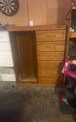Dresser/mini closet