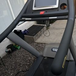Treadmill Commercial Grade Read The Ad