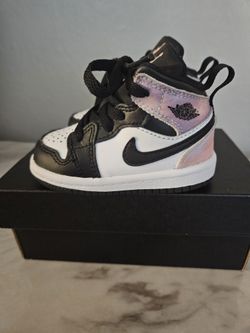 Baby Jordans 1MID SE