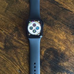 Apple Watch SE (2nd Gen, 2022) - 40mm- Excellent Condition 