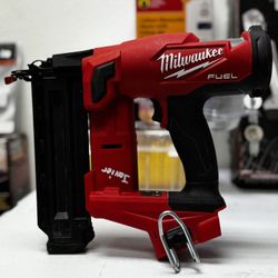 Milwaukee M18 FUEL 18-Volt Lithium-Ion Brushless Cordless Gen II 18-Gauge Brad Nailer (Tool-Only)