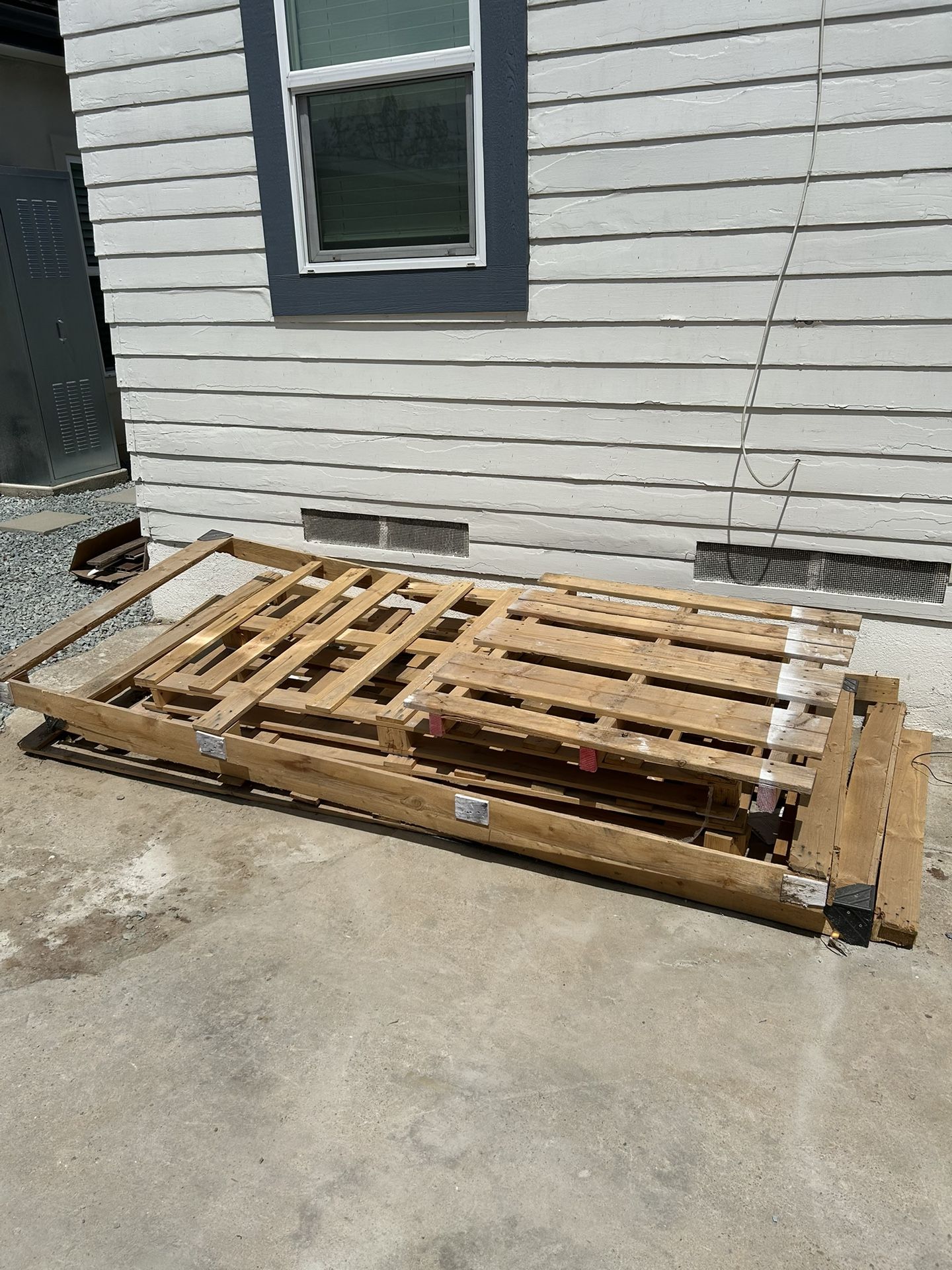 Free Wood Pallets 