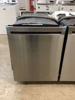 LG 24 in. Front Control Built-in Dishwasher with FlushFit Install and AutoVent Dry New Scratch and Dent
