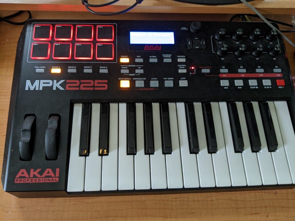 Akai MPK225 Compact 25-Key USB MIDI Keyboard MPC Controller