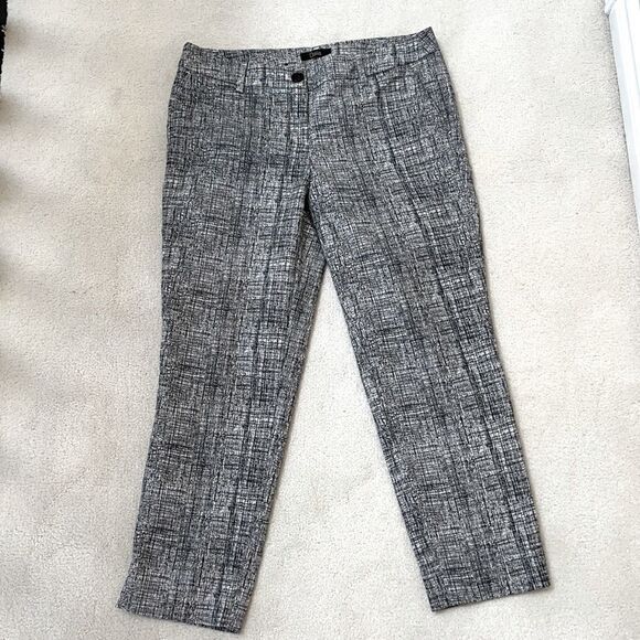 Dalia Women’s Black & White Ankle pants. Size 10