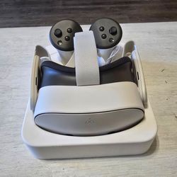Meta Quest 3S VR Headset + Controllers (Great Condition)