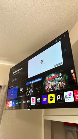 OLED 48” LG Smart TV Wall Mounted Flat Screen
