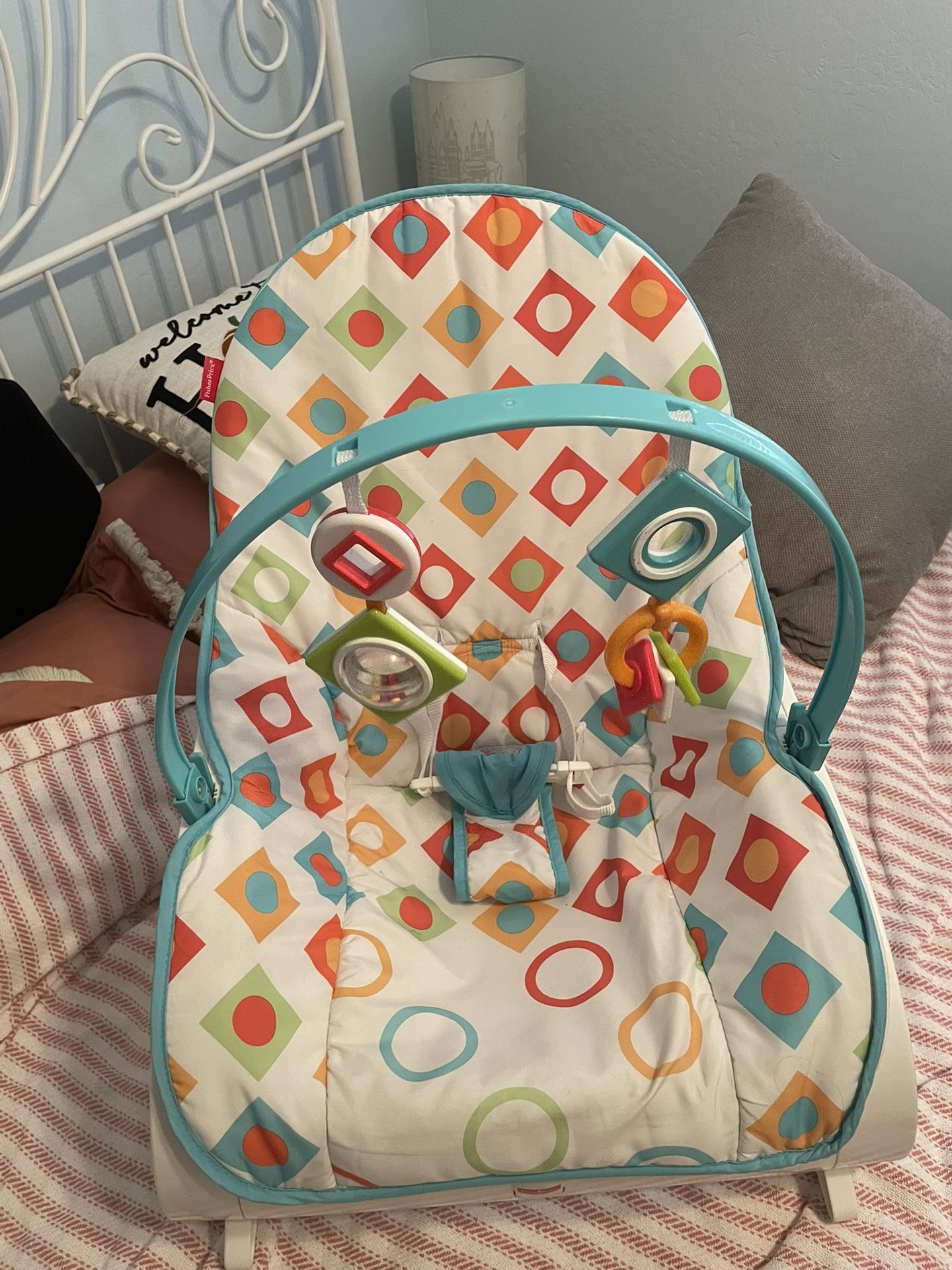 Fisher-Price Infant-to-Toddler Rocker, Geo Diamonds
