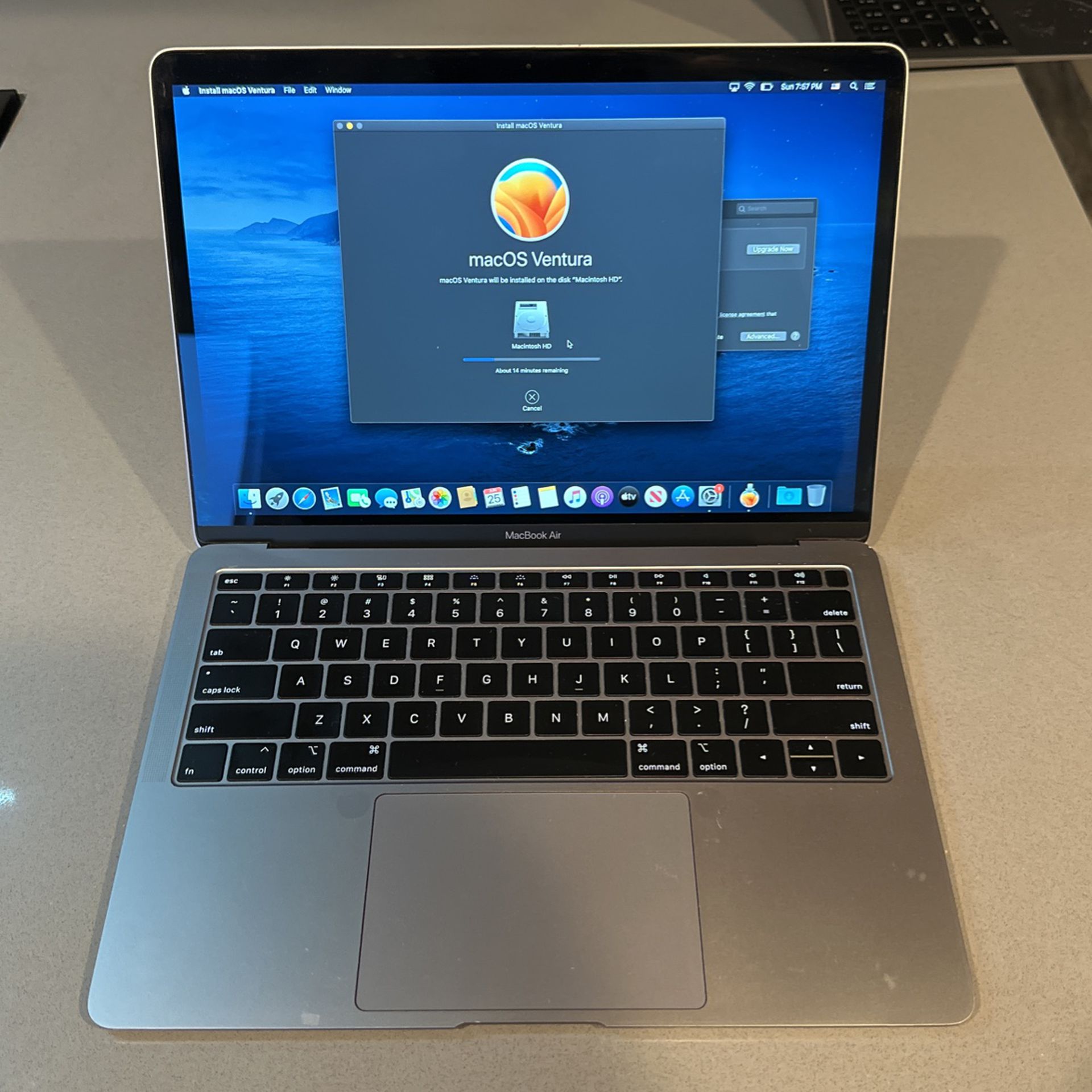  MacBook Air (Retina, 13-inch, 2018)