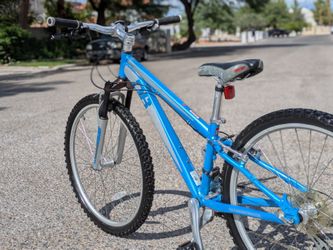 26’’ Diamondback Women’s Mountain Bike Small Frame 26 Tire