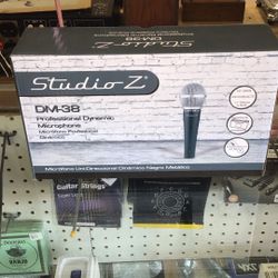 Studio Z Dynamic Microphone Cable & Case Included New In Box 💵  💳  💵  Cash and Card Accepted
